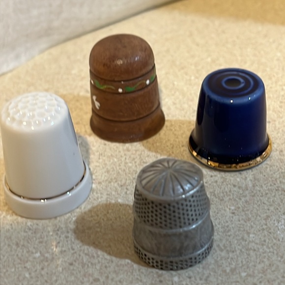 New 4 Sewing Thimbles For Finger - Picture 2 of 11